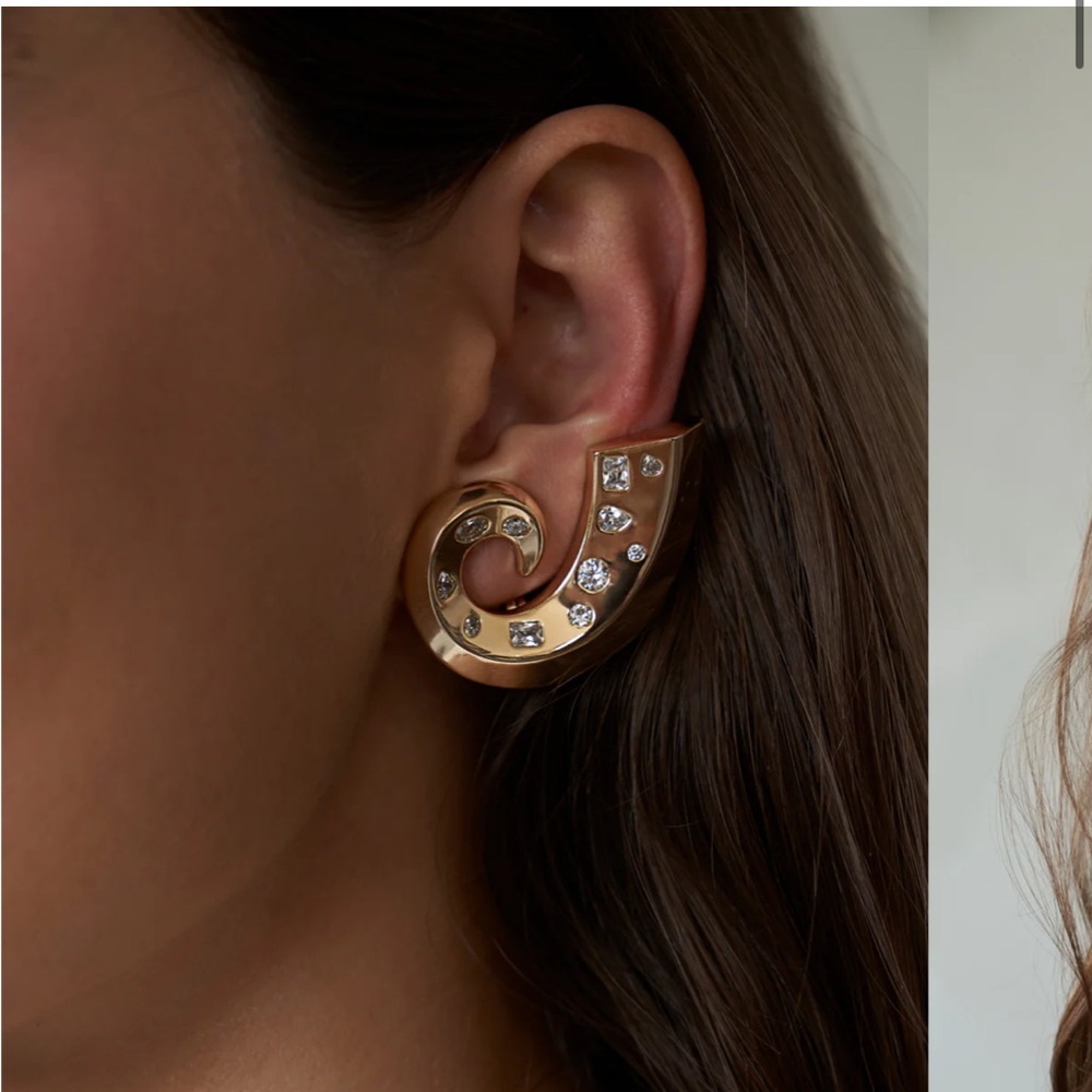 Lili Claspe Mavis Earrings in Gold